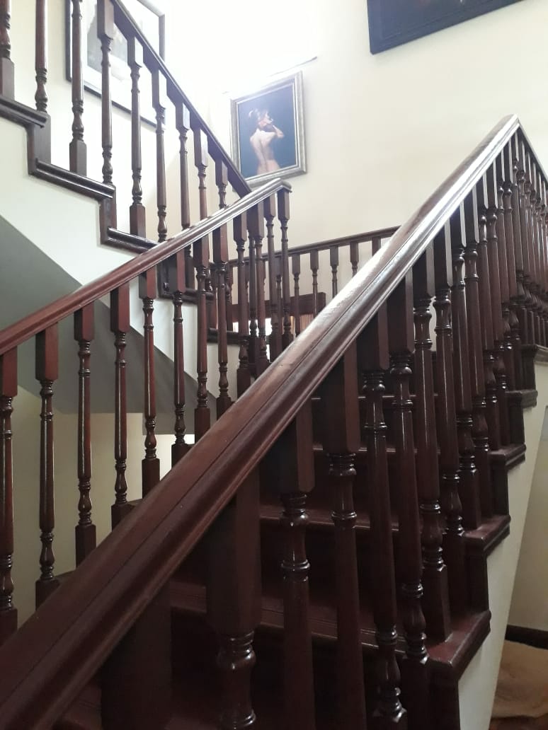 Custom Staircase Design by LAVINGTON BUILDERS & DESIGNERS COMPANY LTD.